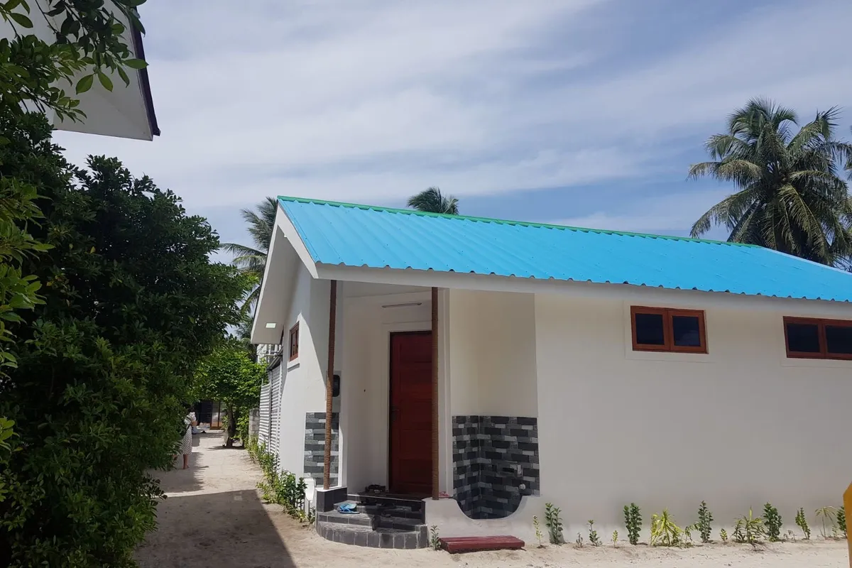 Oyster Residence — Thinadhoo Guesthouse Guide 2026
