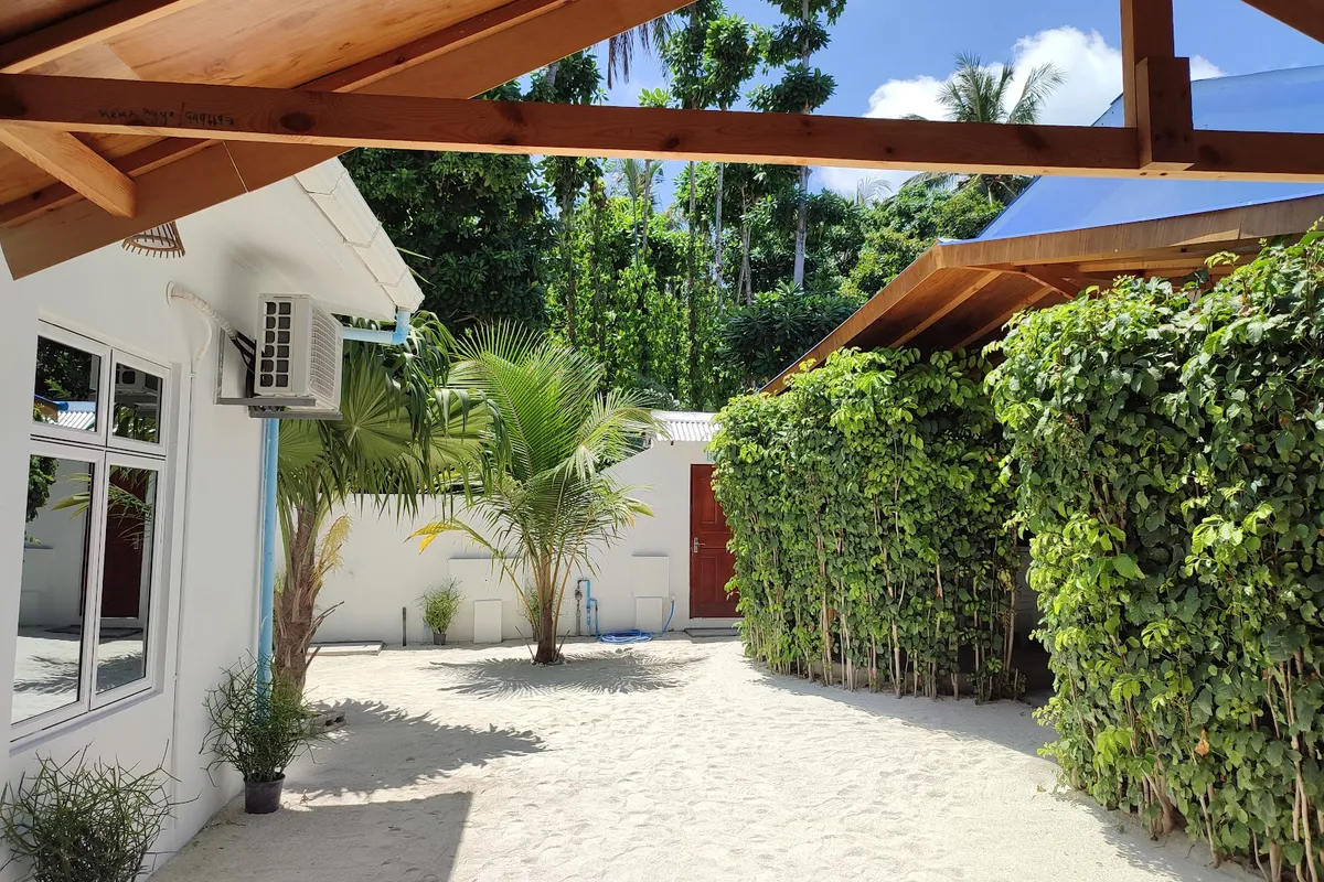 Relax Lodge Thoddoo — Maldives guesthouse