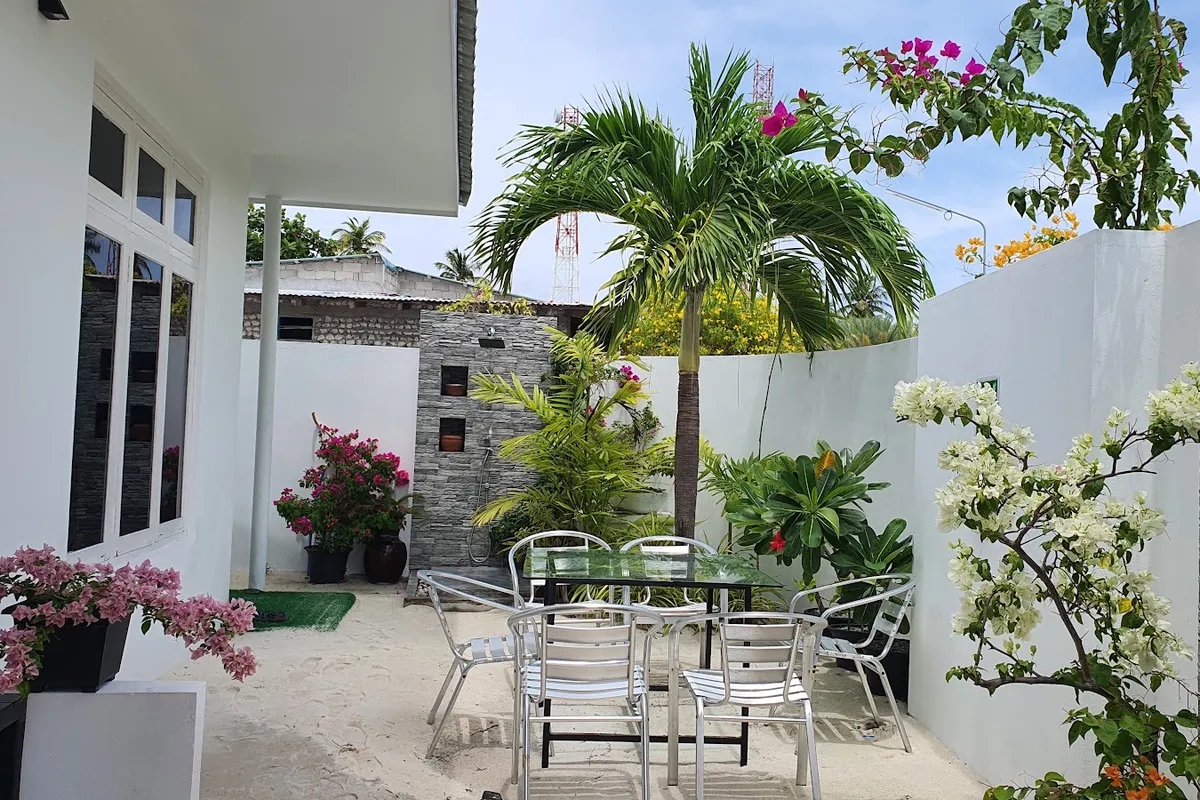 Vaadhoo View Inn — Vaadhoo Guesthouse Guide 2026