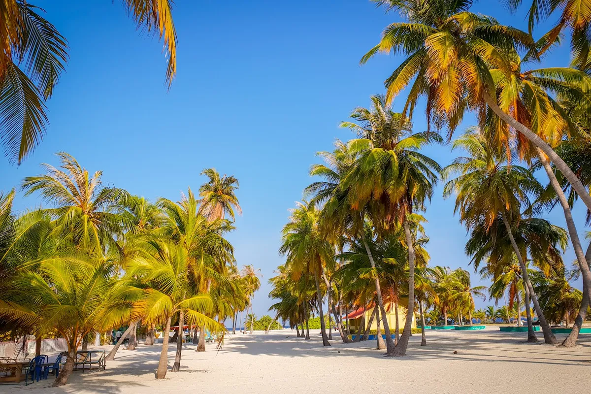 Kamadhoo - Maldives local island