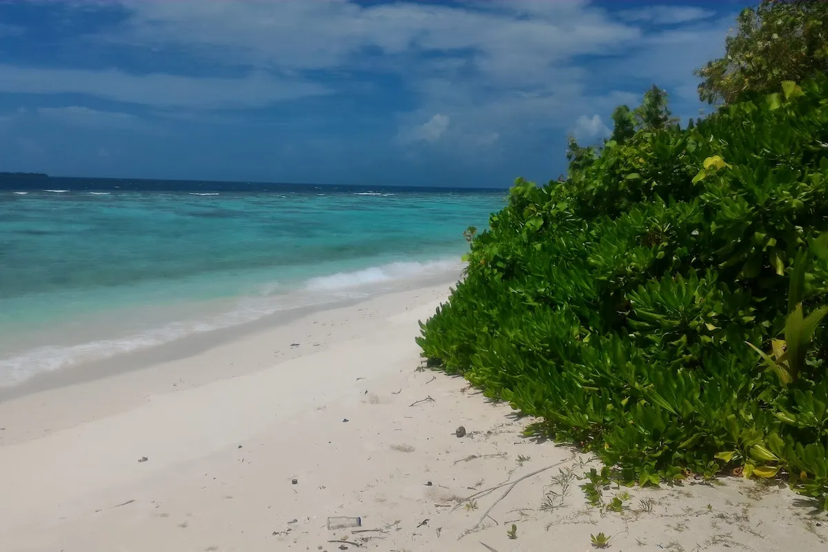 Omadhoo - Maldives local island