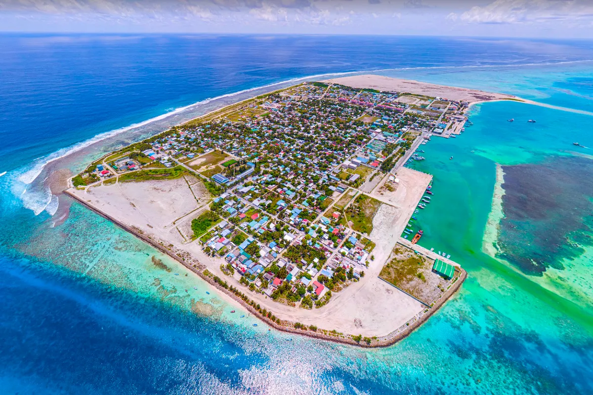 Thinadhoo - Maldives local island