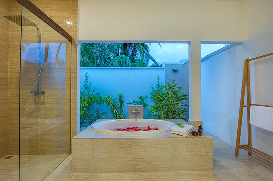 Lake View Villa at Rahaa Resort