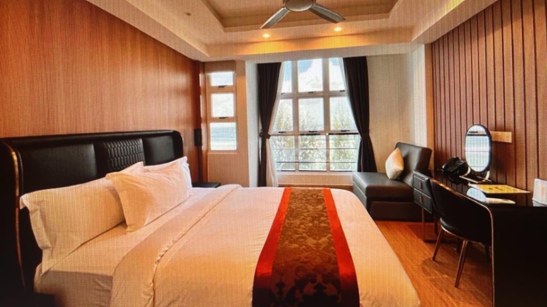 Deluxe Suite Sea View 2